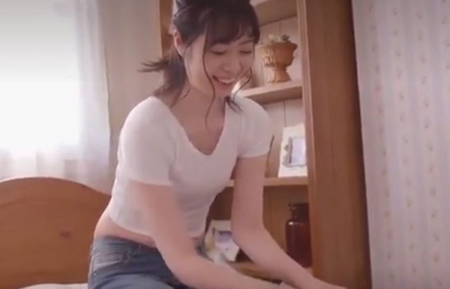 〚ちっぱい＼アラサー女神降臨〛さわぁ~旦那以外の久しぶり。デニムがお似合いのショトカ妻が睾丸ナメクジ責めの挿入~初撮りwwwwwww