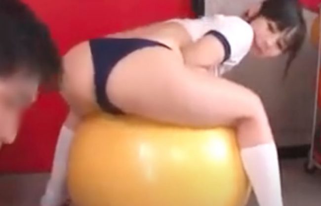 『学校中出し＼逆痴漢ＪＫ』ねぇプリケツ‥勃起した？お肌露出させるイヂメっ子が狂ってる馬乗りで注入させちまう企画wwwwwwwww