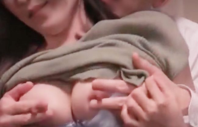 『ＮＴＲ浮気＼部下奥様ポルノ』嫌っ…乳首痛い。スレンダー妻を狙った鬼畜上司が旦那の目を盗んでナマで犯しちまうドラマwwwwwww