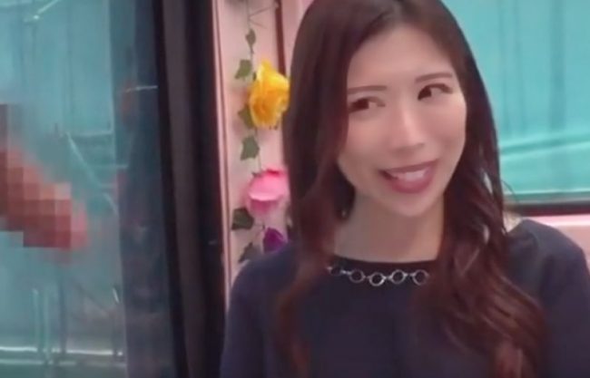 『おシャブりＮＴＲ三〇路ママ』やんっ臭いの美味しそう。捕獲させた清楚セレブがフル勃起させた男根に挿入させちまうう企画wwwwww