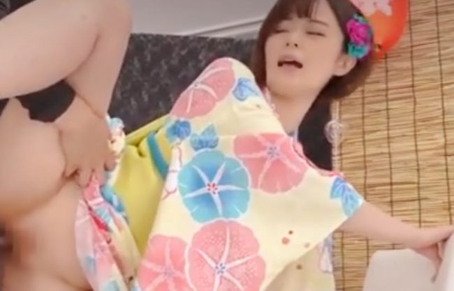 『中だしへポート／体当たり…女子アナ』あんっドクドク…射精してる。無毛お膣のチッパイ和服が本生を全国放送しちまう企画wwwwww