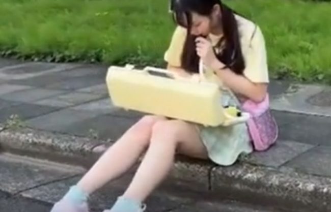 《睡〇姦／ツキマトイ野郎》はあはあ~射精するぞぉ。無防備な美脚乙女を密室に連れ込んだ変態が好き勝手汚しチまう企画wwwwwwwwww