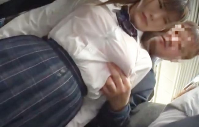 『チカン汚され＼デカパイＪＫ』やだっ乳揉み痛い。変質者にイタズラされた制服乙女が恐怖で失禁したお膣を貫かれる企画wwwwwwww