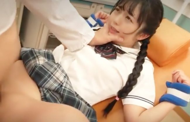 『中出しレ●プ＼鬼畜クリニック』やだぁ妊娠しちゃう。恐怖で慄く制服ＪＫにお馬鹿医者でドクドク注入しちまう企画wwwwwwwww