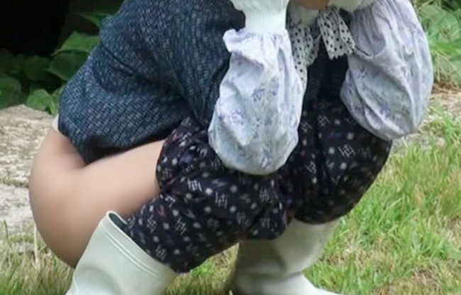 『襲われ~野ションＢＢＡ』しゃぁ~オシッコ快感。ド田舎で開放的なおばあちゃんが年下棒を馬乗り喰いしちまう。企画wwwwwwwwww
