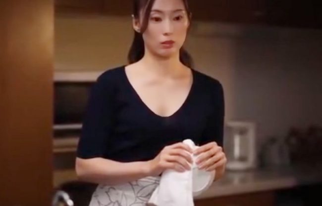 『中出し●回／廻され…お母さん』やめてぇ~お膣射精しないで。息子をイヂメる不良共がスリム奥様を生便器に堕ちしちまうドラマwwwwww