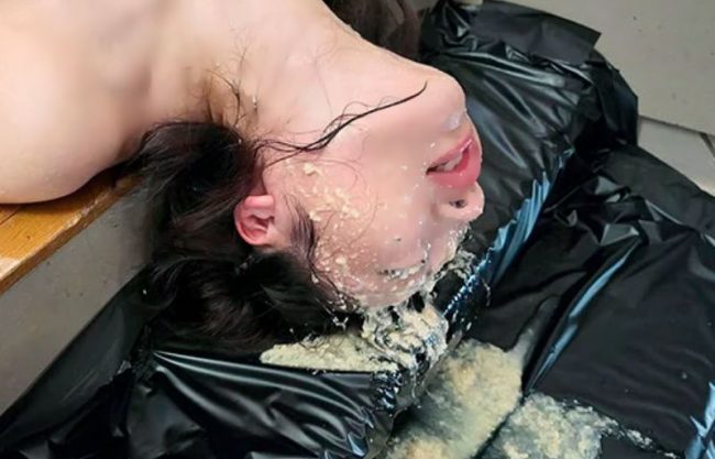 『臭ぇ…グロ閲覧注意』げぼげほっ嗚咽ぅ。スーツ剥ぎ取られた色白乙女が狂ったデカマラに次々犯される企画wwwwwwwwwwwwwww