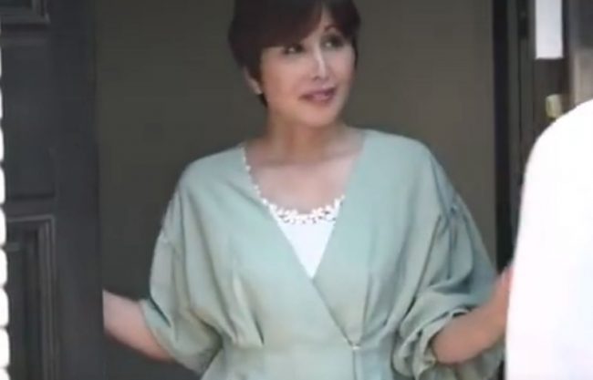 『桐岡さつき＼中出し浮気～恋人お母さん』嬉しい～早く抱いて。娘の結婚挨拶に来たイケメンとの生交尾に美魔女が溺れるドラマwwwwww
