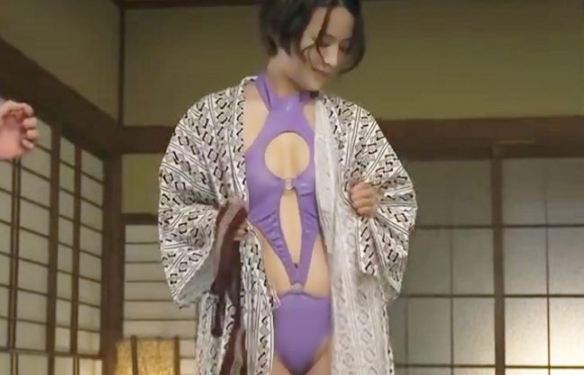 《廻され温泉旅行／働くママ》やだぁ辱め下着…酔っ払い男たちの命令通りМ字開脚しちまう奥様が夜通し汚されるドラマwwwwwwwwww