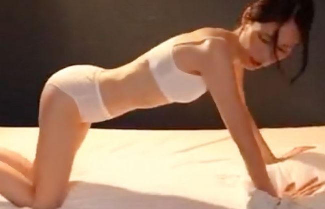《不貞開眼／三〇路ママ》はいっ後ろからシテ。家庭思いでありながら間男狂いのスリム妻が大量ザーメン欲しがる企画wwwwwwwww