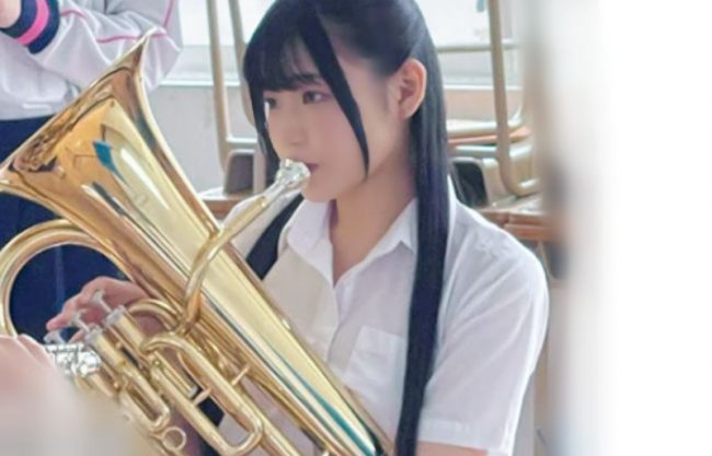 『便女願望＼吹奏楽部~小娘』はいっ～ザーメン掛けて。暴走オヤジとホテル淫しまった乙女が何度も汚されオネダリするERO動画wwwww