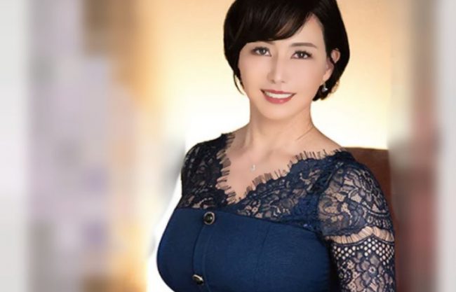 《中出し初撮り／五〇路お母さん》凄い～サー暖かい。自慢のＪカップを仕事場で狙われ続けた奥様が年下棒に注入させるERO動画wwwwwww