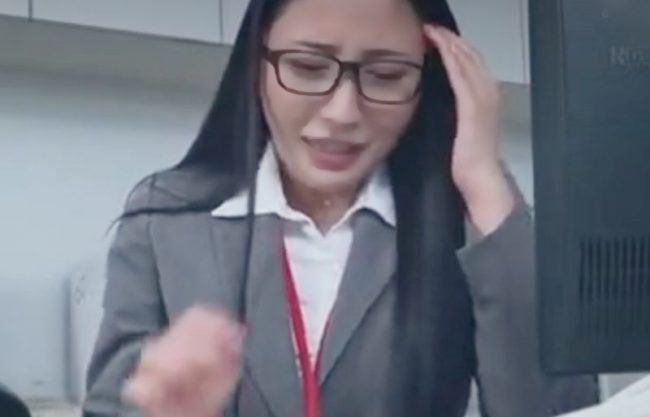 『恐怖再び＼中出しレイプ』止めてぇ~クビ締め。女子校生時代に乱暴した強姦魔が眼鏡ＯＬとなったお姉さんを便にするERO動画wwwwwww