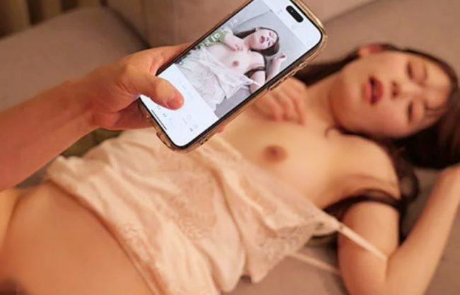 『明里つむぎ＼中出し～友達の母』やだやだ抜かないで。カメラ小僧のモデルになった色白妻が無防備な誘惑でレ●プ堕ちERO動画wwwwww