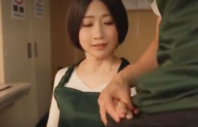 『水戸かな＼暴～パート奥様』早く此処でシヨ。年下のお家でヤラれた美魔女が不貞交尾に目覚め所かまわず欲しがる二次実写化wwwwww