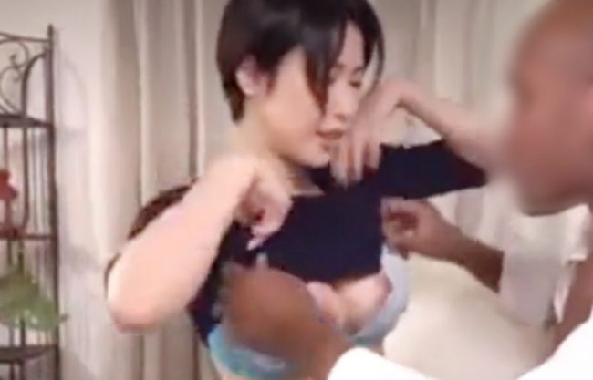 『中出し＼外人棒堕ちママ』早くお馬さんフェラしたい。居候デカマラに溺れたショトカがお膣ユルユルになっちまうアダルト動画wwwwww