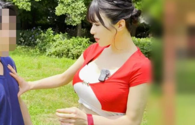 『辻井ほのか＼逆ナン～暴れお乳』凄い筋肉～挟んであげる。素人棒を車中にお持ち帰りした美巨乳が精液空にするERO動画wwwwwww