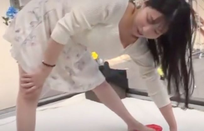 『中出しＮＴＲ＼彼棒交換ゲーム』恥ずいパンティ。大枚欲しさにＨオッパイ晒したＪＤが背面馬乗りで注入させるERO動画wwwwwwww