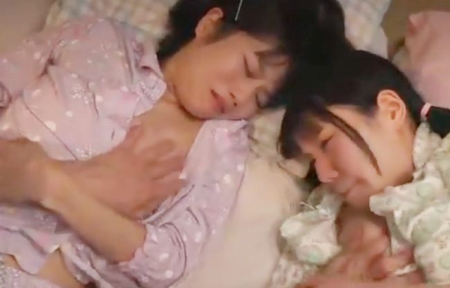 『ツルペタ姪っ子＼キメセク』やんオッパイ～ヘンになる。鬼畜親戚に発情ドラッグ盛られた乙女が騎乗位で貫通させるERO動画wwwwwww